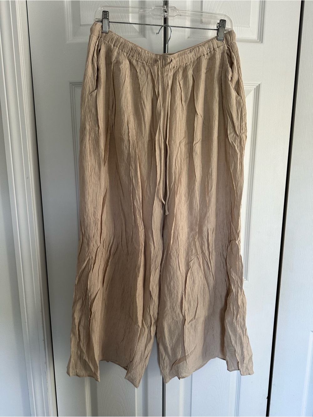 Abercrombie & Fitch Light Beige Pleated Elastic Waist Pants